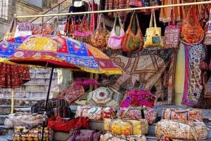 Delhi: Shopping and Street Food Tour with Female Guide & Car