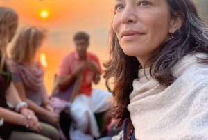 Delhi: meditación espiritual y paseo en barco con un músico folclórico