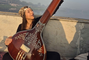 Delhi: meditación espiritual y paseo en barco con un músico folclórico
