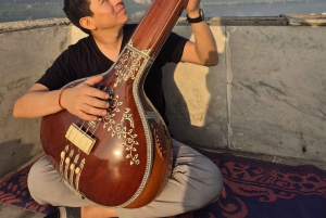 Delhi: meditación espiritual y paseo en barco con un músico folclórico