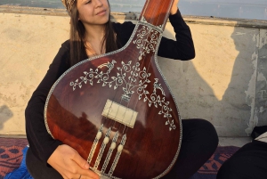 Delhi: meditación espiritual y paseo en barco con un músico folclórico