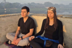 Delhi: meditación espiritual y paseo en barco con un músico folclórico