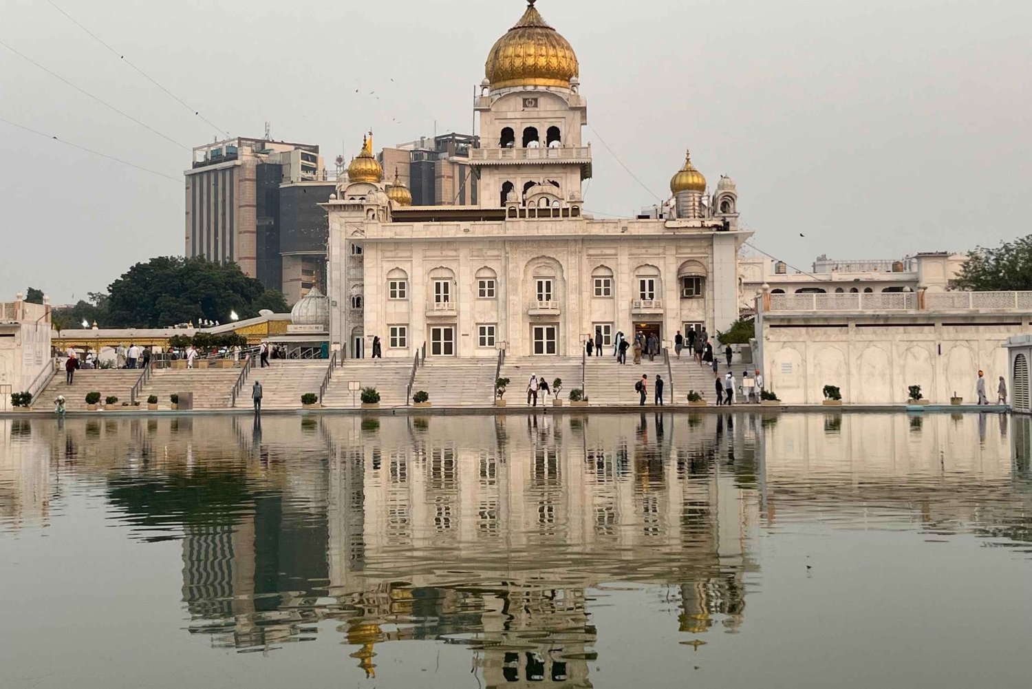 Delhi: Excursão aos templos espirituais com guia de carro