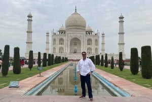 Delhi: Taj Mahal and Agra Skip The Line Private Day Tour