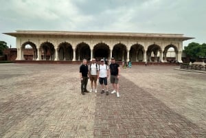 Delhi: Taj Mahal and Agra Skip The Line Private Day Tour