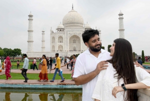 Delhi : visite en voiture du Taj Mahal, du centre de sauvetage des éléphants et des ours