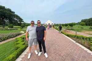 Visite des temples de Delhi : explorez la foi, la culture et la paix en voiture