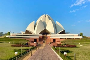 Delhi Temples and Spiritual Sites Tour with Light sound Show