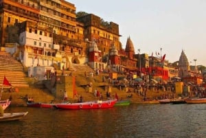 Delhi: Escapada espiritual de una noche a Varanasi en coche privado