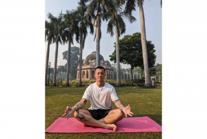 Delhi: Joga w ogrodzie Lodhi