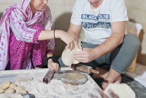 Discover Old & New Delhi: Private Tour with Street Food