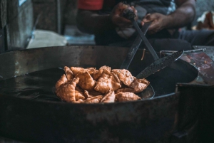 Mangia come un abitante del posto: Tour gastronomico di Chandni Chowk e tour a piedi