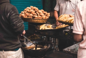 Mangia come un abitante del posto: Tour gastronomico di Chandni Chowk e tour a piedi