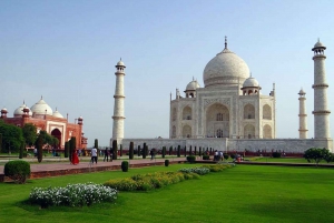 Pernoita exclusiva, Mohabbat -E- Taj City Agra Tour