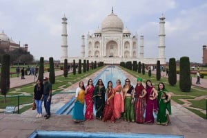 Découvrez Taj, Red Fort, Fatehpur Sikri et SOS Tour en 2 jours