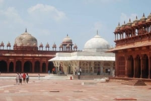 Découvrez Taj, Red Fort, Fatehpur Sikri et SOS Tour en 2 jours