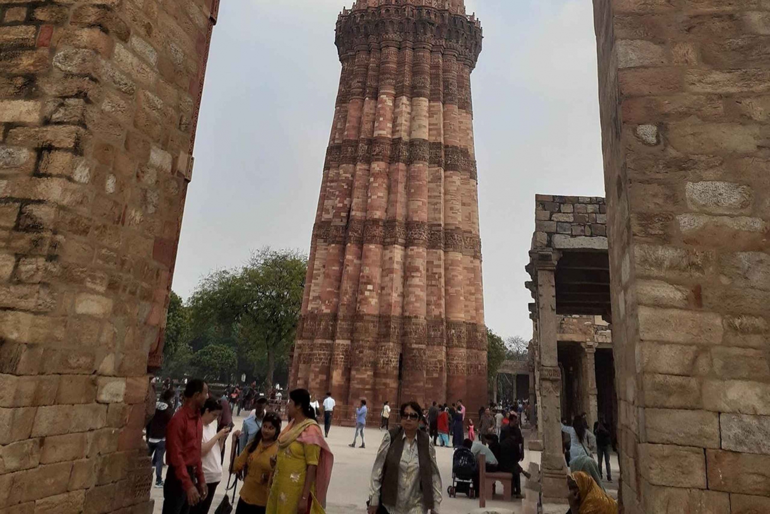 Tour privato del cibo di strada e dei tuk-tak della Vecchia Delhi