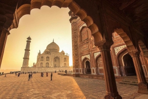 Desde Aerocity: Excursión a Agra con el Taj Mahal Surnise y el Fuerte de Agra