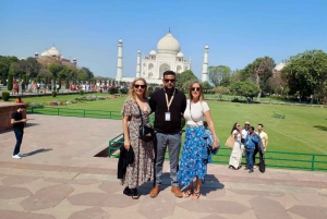 From Aerocity: Taj Mahal Sunrise and Lord Shiva Temple Tour