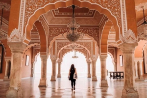 Agrasta: Jaipur Private Tour autolla Delhi Drop vaihtoehto