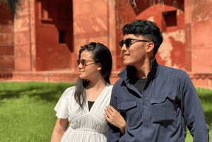 From Delhi: Sunrise Taj Mahal, Agra Fort & Baby Taj Day Tour