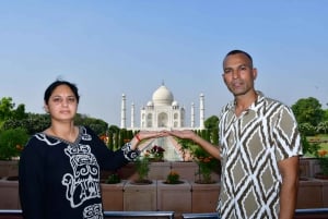 From Delhi: Sunrise Taj Mahal, Agra Fort & Baby Taj Day Tour