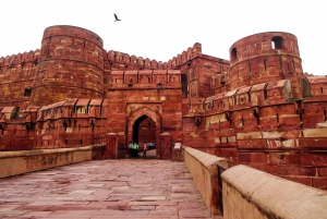 Von Delhi aus: 2-tägige Agra & Fatehpur Tour mit dem Superschnellzug