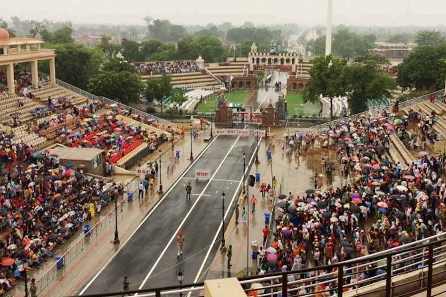 De Deli: excursão de 2 dias ao Templo Dourado de Amritsar e à fronteira de Wagah