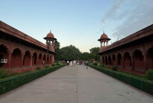 De Delhi: Tour particular de 2 dias para Agra e Jaipur de carro