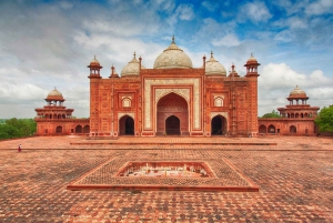 Fra Delhi: 2-dagers tur i soloppgangen ved Taj Mahal med Fatehpur Sikri