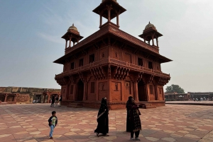 Vanuit Delhi: 2 Daagse Taj Mahal & Agra Tour met Fatehpur Sikri