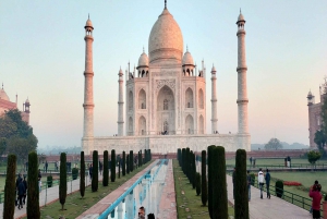 Desde Delhi: Visita nocturna a Agra en coche con alojamiento