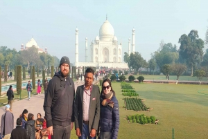 Von Delhi: Agra Übernachtungstour mit dem Auto mit Unterkunft