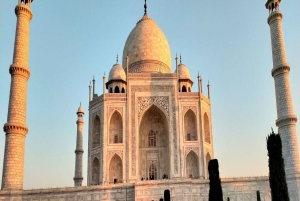 From Delhi: Agra Overnight Tour By Car with accommodation