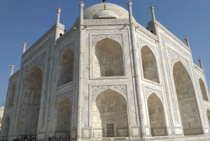 Från Delhi: Agra övernattningstur med bil med boende