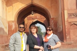 Из Дели: осмотр достопримечательностей Агры с посещением храма Господа Шивы