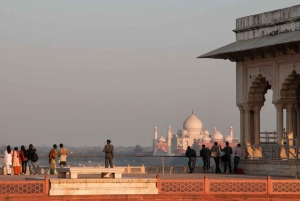 Von Delhi aus: Tagestour zum Taj Mahal, Agra Fort und Baby Taj