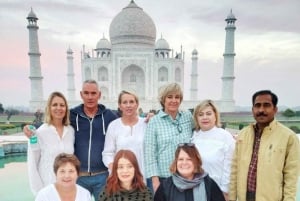 Ab Delhi: Deluxe Taj Mahal Agra Tour im Luxuswagen