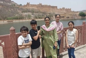 From Delhi: Jaipur Royal Heritage & Artisan Craft Day Tour