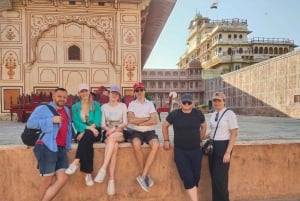 From Delhi: Jaipur Royal Heritage & Artisan Craft Day Tour