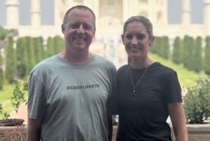 Vanuit Delhi: een luxe tour naar de Taj Mahal met een luxe auto en VIP-toegang