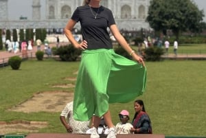 Vanuit Delhi: een luxe tour naar de Taj Mahal met een luxe auto en VIP-toegang