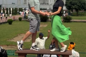 Vanuit Delhi: een luxe tour naar de Taj Mahal met een luxe auto en VIP-toegang