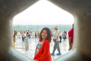 Vanuit Delhi: een luxe tour naar de Taj Mahal met een luxe auto en VIP-toegang