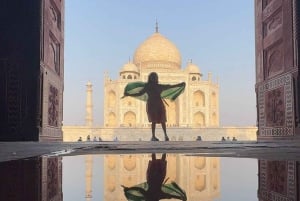 Vanuit Delhi: een luxe tour naar de Taj Mahal met een luxe auto en VIP-toegang