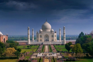 From Delhi: Luxury 2 Days Taj Mahal Tour By Car