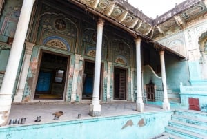 Vanuit Delhi: Rondleiding met gids door Mandawa met de auto