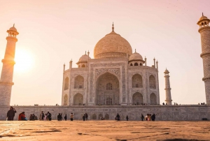 Vanuit Delhi: Overnachting Taj Mahal & Agra stadsrondleiding per auto