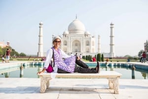 Delhistä: Yöpyminen Taj Mahal & Agra City Tour autolla