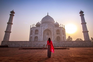 Da Delhi: Taj Mahal notturno e tour della città di Agra in auto